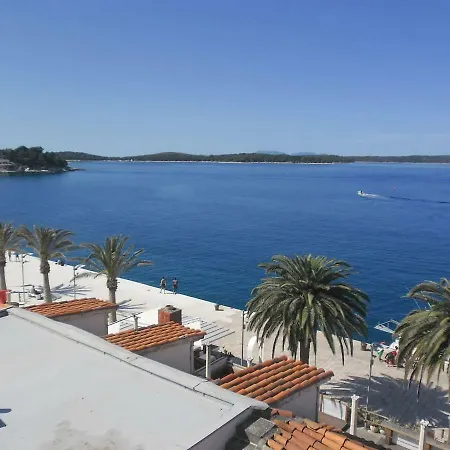 - 3 A Beautiful With A Sea View Appartement *