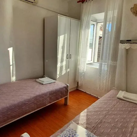 - 3 A Beautiful With A Sea View Apartment